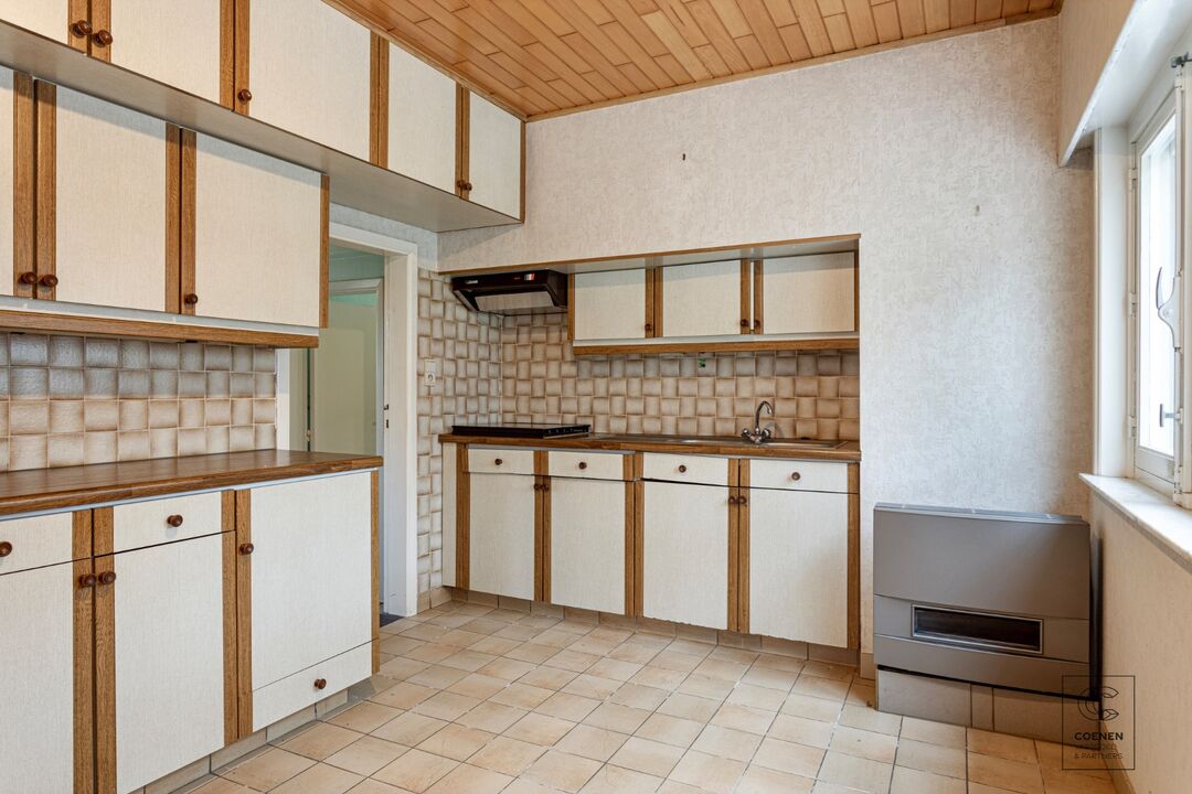 Te renoveren woning met een bew. opp. van 155 m², 3 slaapkamers op een perceel van 1.092 m².  foto 10