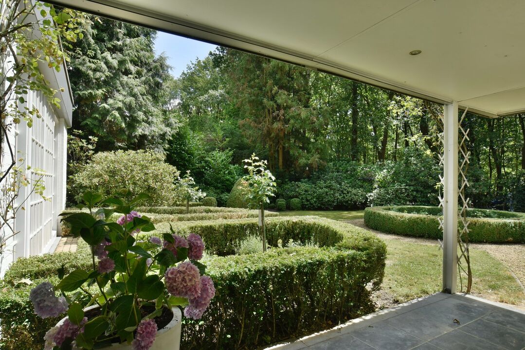 Schitterende villa-bungalow, exclusief gelegen in de villawijk "Zilverkust" te Lanaken-Rekem, op een fraai perceel van 2.850 m² foto 32