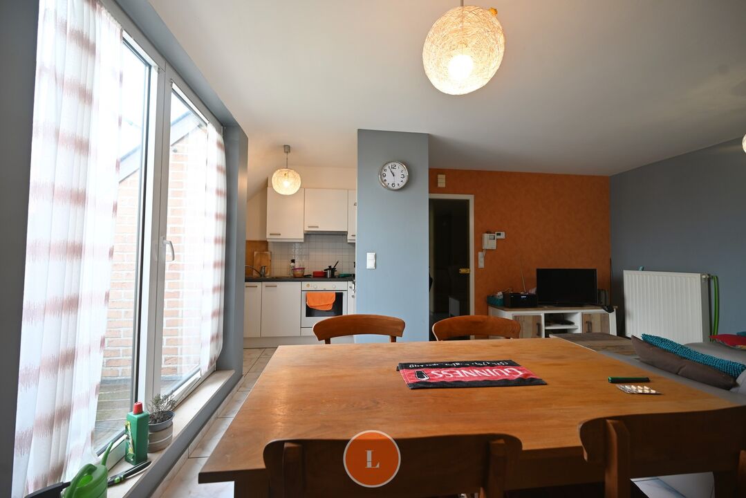 Instapklaar dakappartement met twee slaapkamers, terras en garage in Harelbeke foto 4
