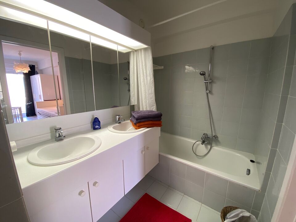 GEMEUBELD - Dumortierlaan: Erg LICHTVOL en COSY appartement met gebruik van STRANDCABINE. foto 15