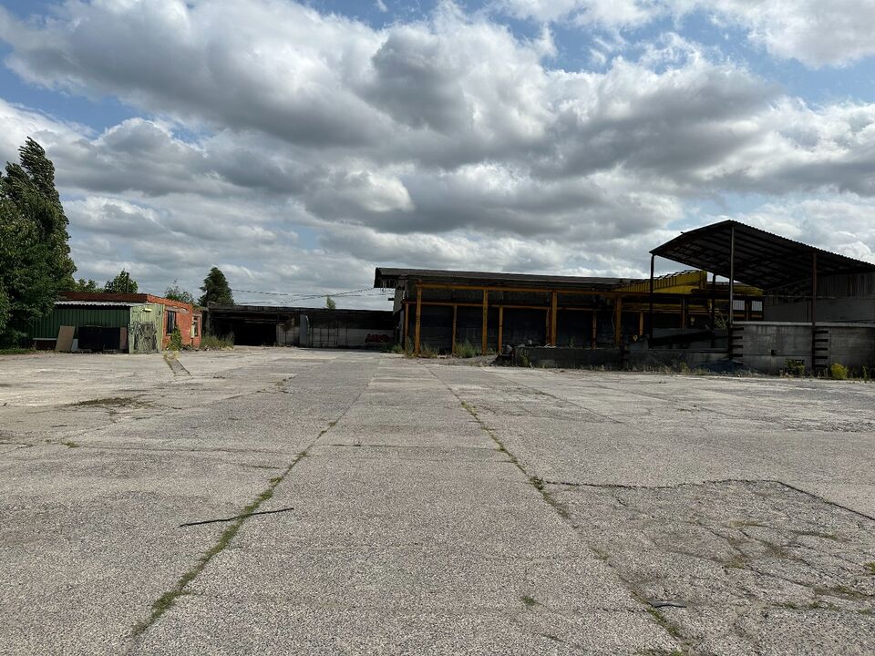 Industriële hangar met een open ruimte in Waregem. foto 3