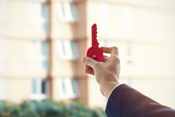Wat houdt de precontractuele informatieplicht in bij de verkoop van een appartement?