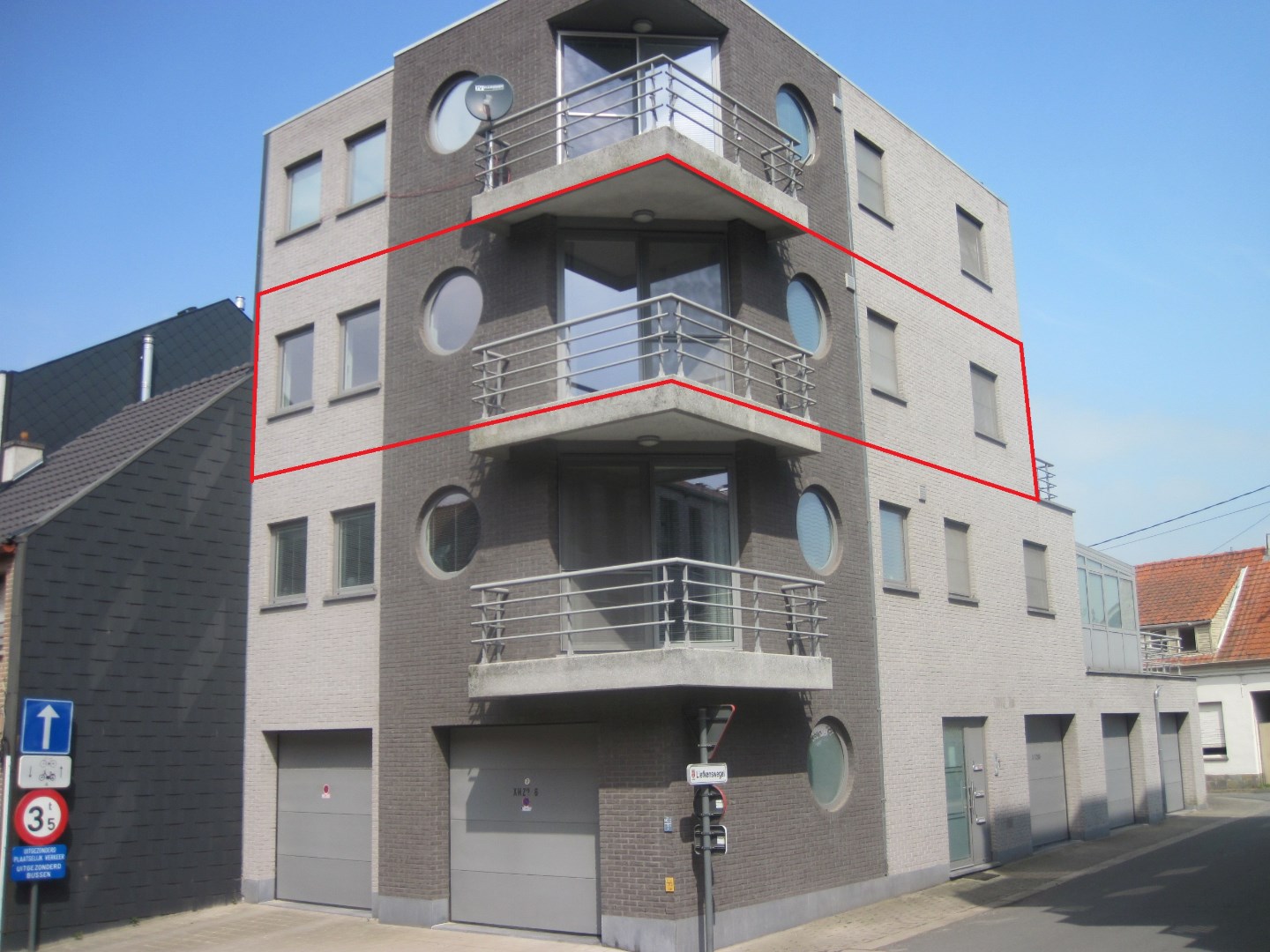 Lichtrijk appartement met ruim terras. Geen vaste kosten !   foto 1