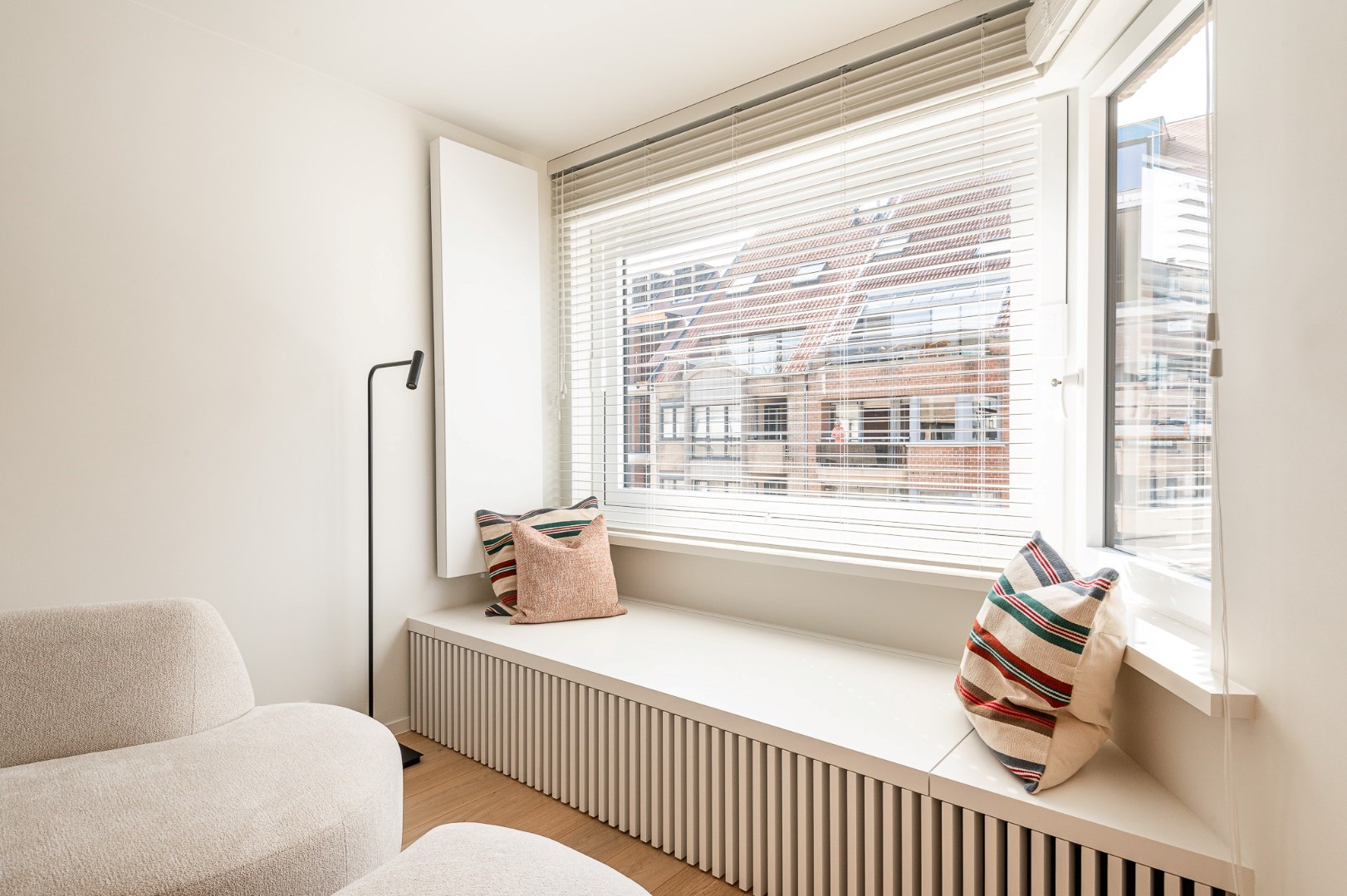 Prachtig gerenoveerd, zonnig appartement met zijdelings zeezicht, centraal gelegen vlakbij het Rubensplein. Mogelijkheid tot aankoop parking in het gebouw. foto 7