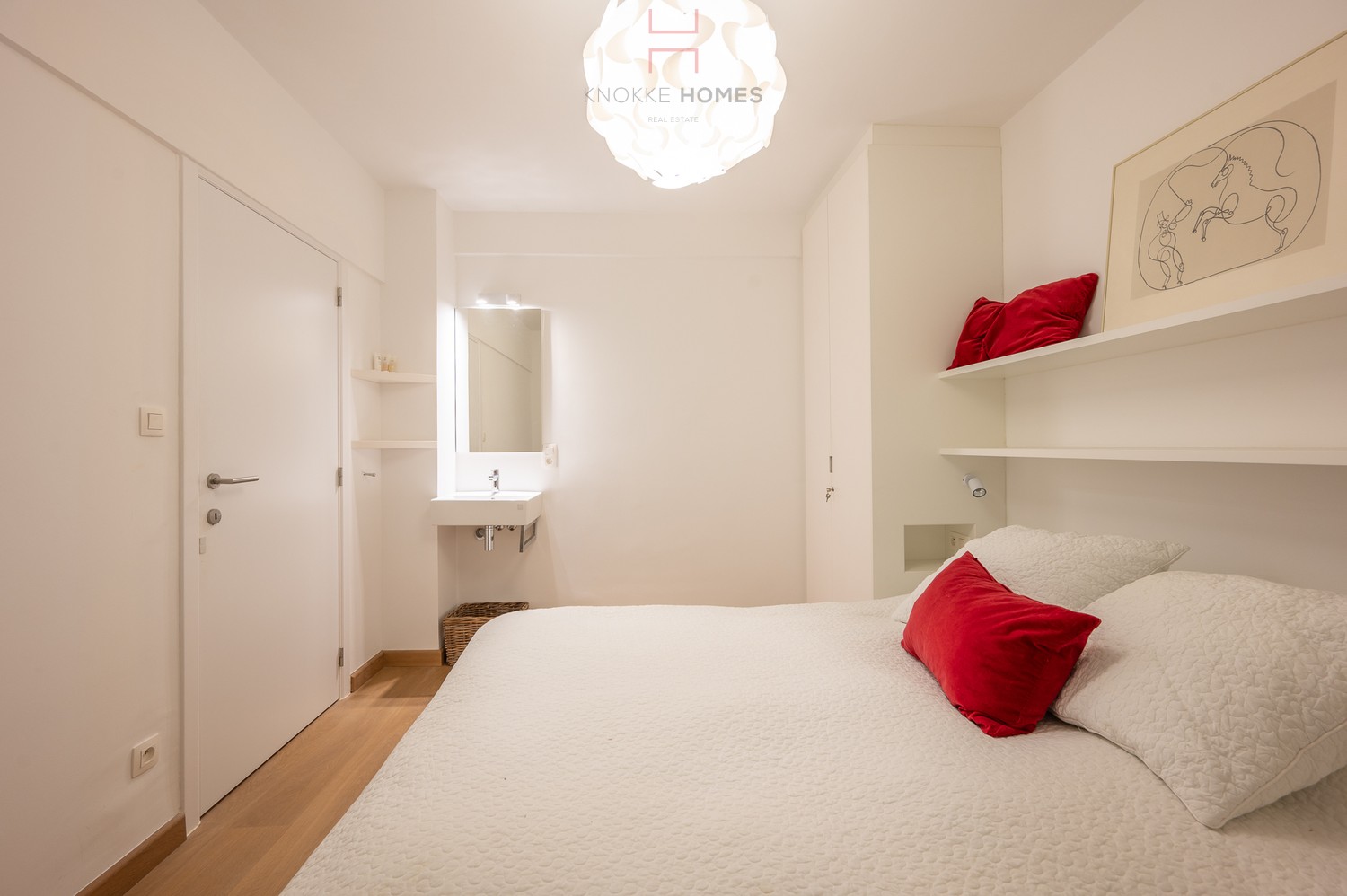 Instapklaar gerenoveerd 3 slaapkamer-appartement met een prachtig en breed frontaal zeezicht. foto 8