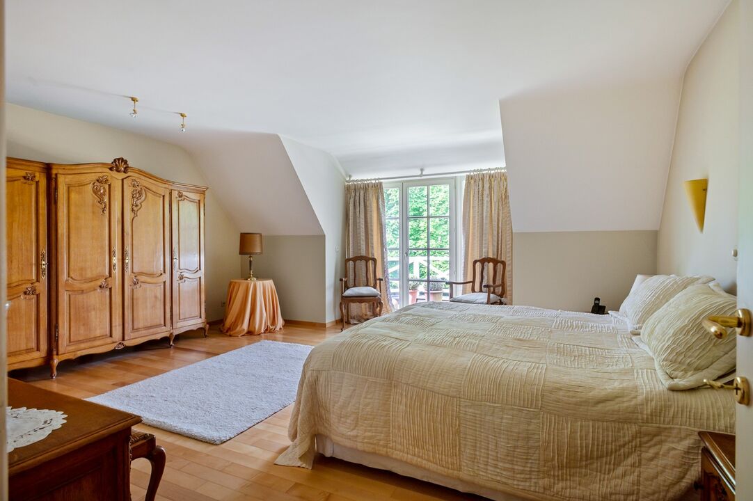 Prachtige tijdloze villa op een aangenaam en zongericht perceel van 2.394 m² te Schilde. foto 21