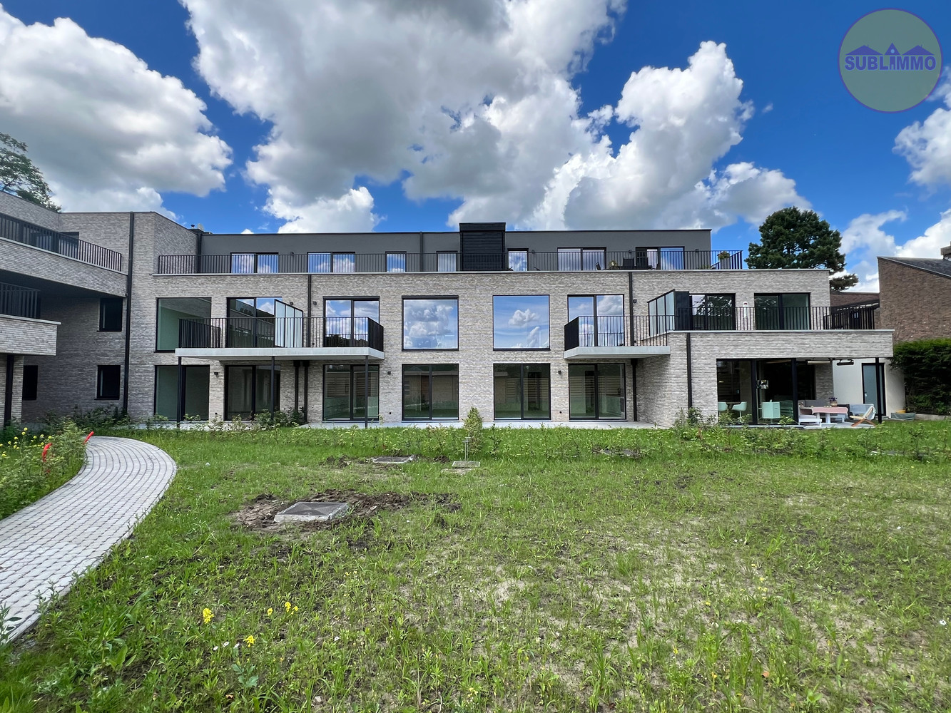 Nieuwbouwappartement op de tweede verdieping (152,90 m²) met 3 slaapkamers en ruim terras. foto 1