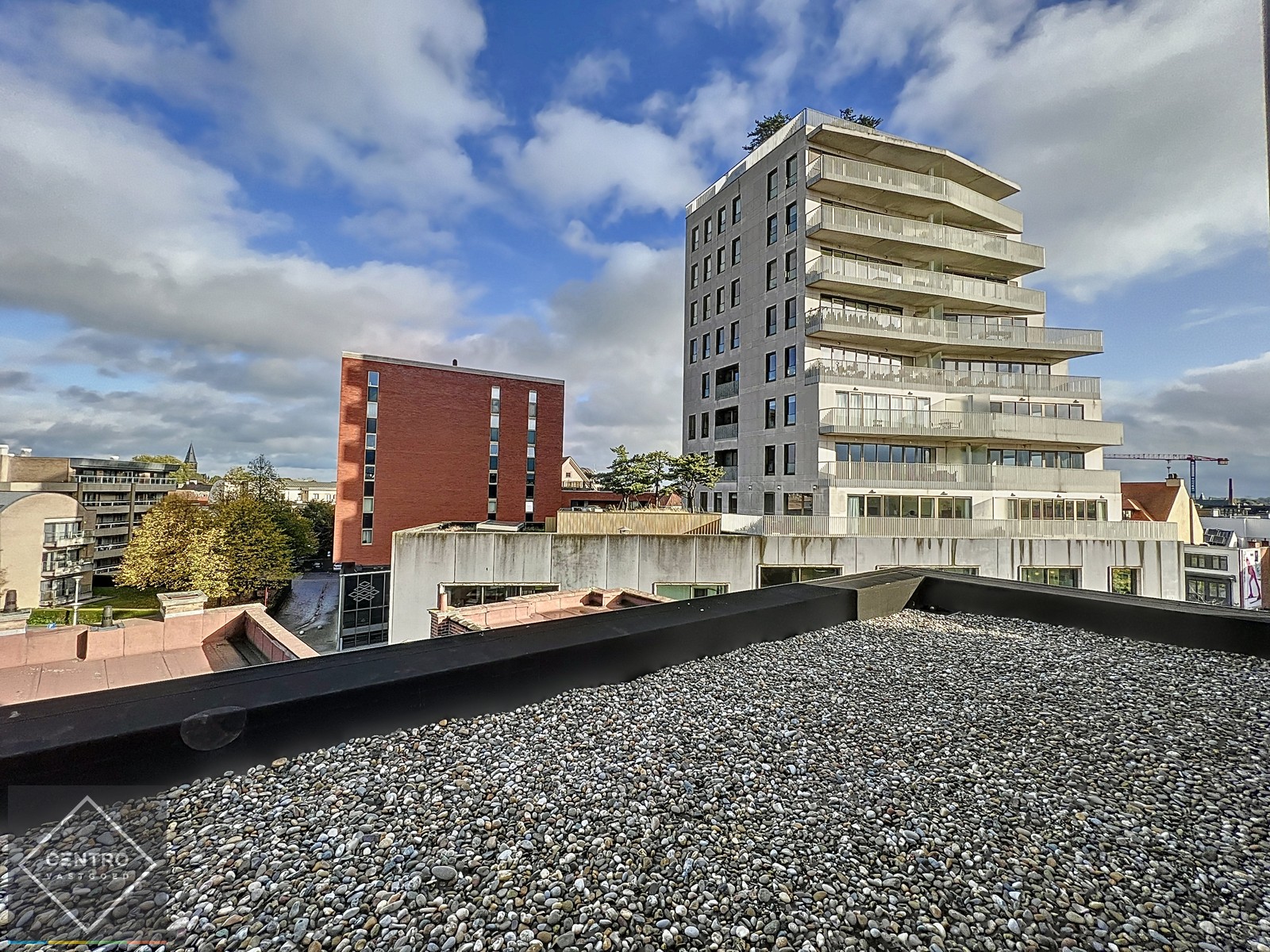 Volledig afgewerkte en geschilderde Penthouse (100m²) met RUIME terrassen (33m²) in kleinschalig project pal in het CENTRUM van Kortrijk ! foto 24