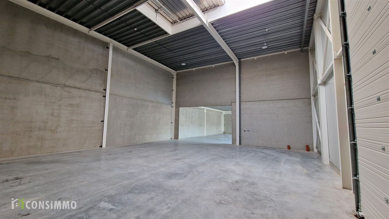 Nieuwbouw showroom met opslagruimte KMO-unit te huur in Nieuw KMO-project "HiSupPort"-site aan het Albertkanaal foto 9