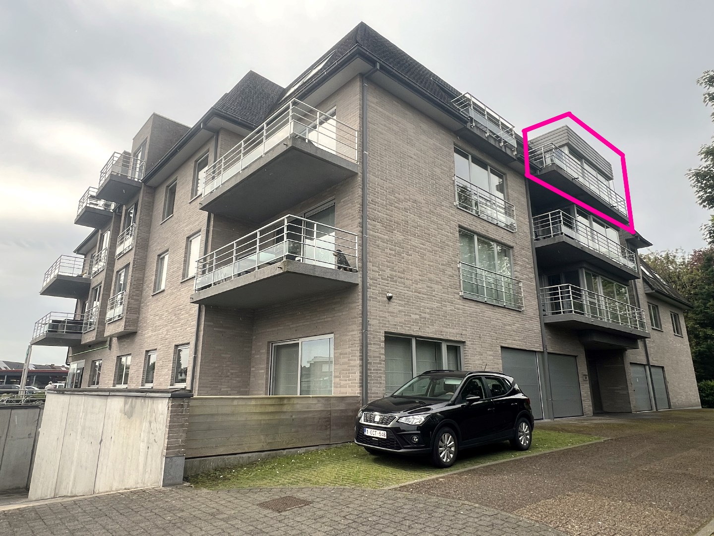 Lichtrijk en ruim appartement in centrum Gistel met twee slaapkamers foto 1