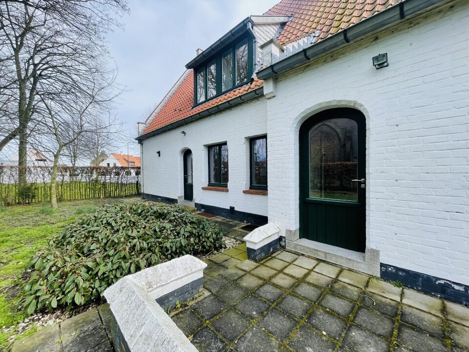 Oostkerke Uniek wonen in voormalige Pastoriewoning met grote tuin en garage foto 25