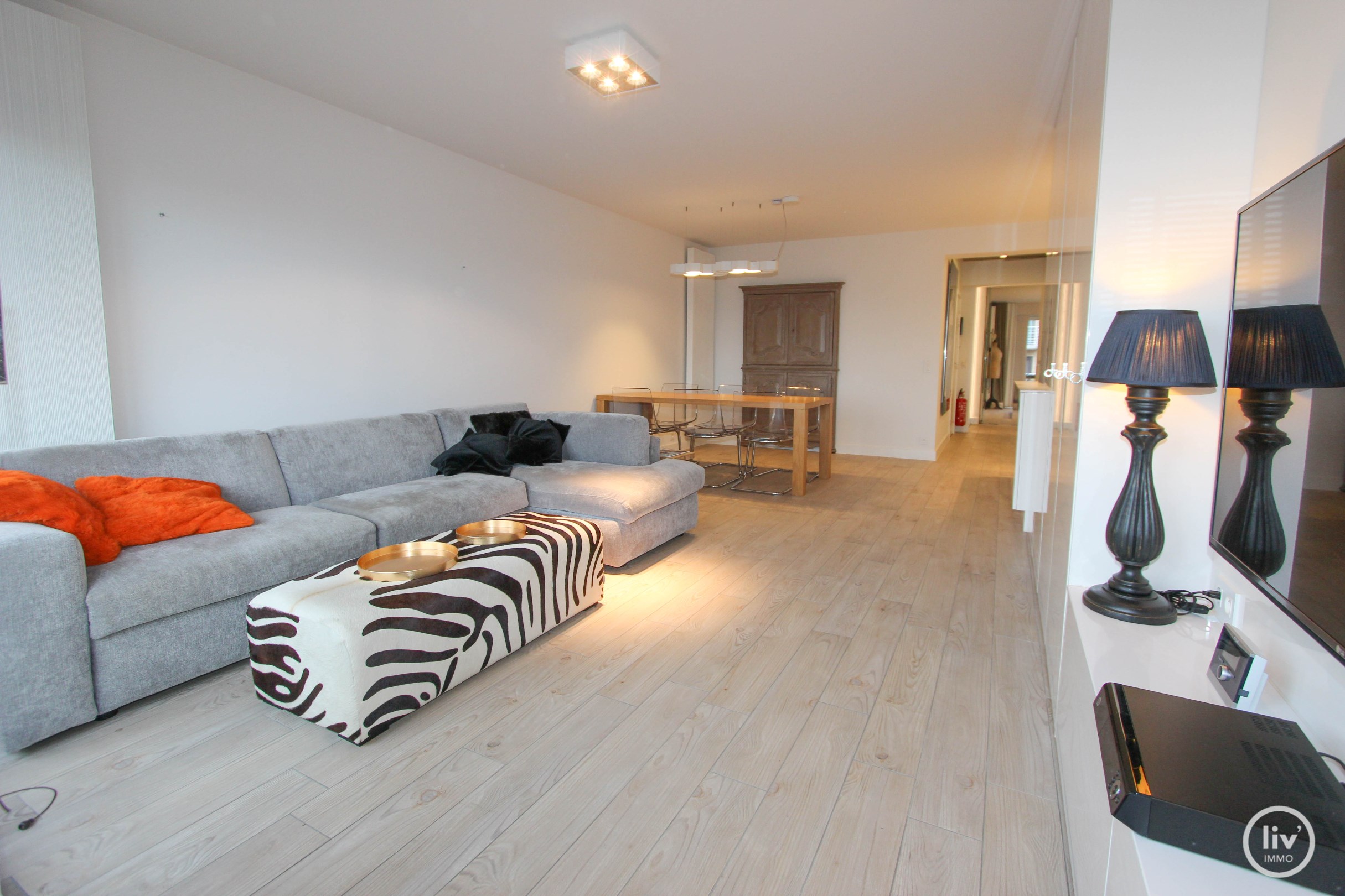 Gemeubeld - Gezellig 2 slaapkamer appartement met open zicht gelegen in de Piers de Raveschootlaan te Knokke. foto 2