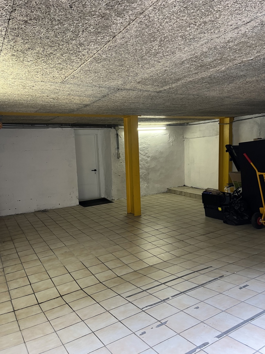 Ruime garage in het bruisende Oostende foto 4