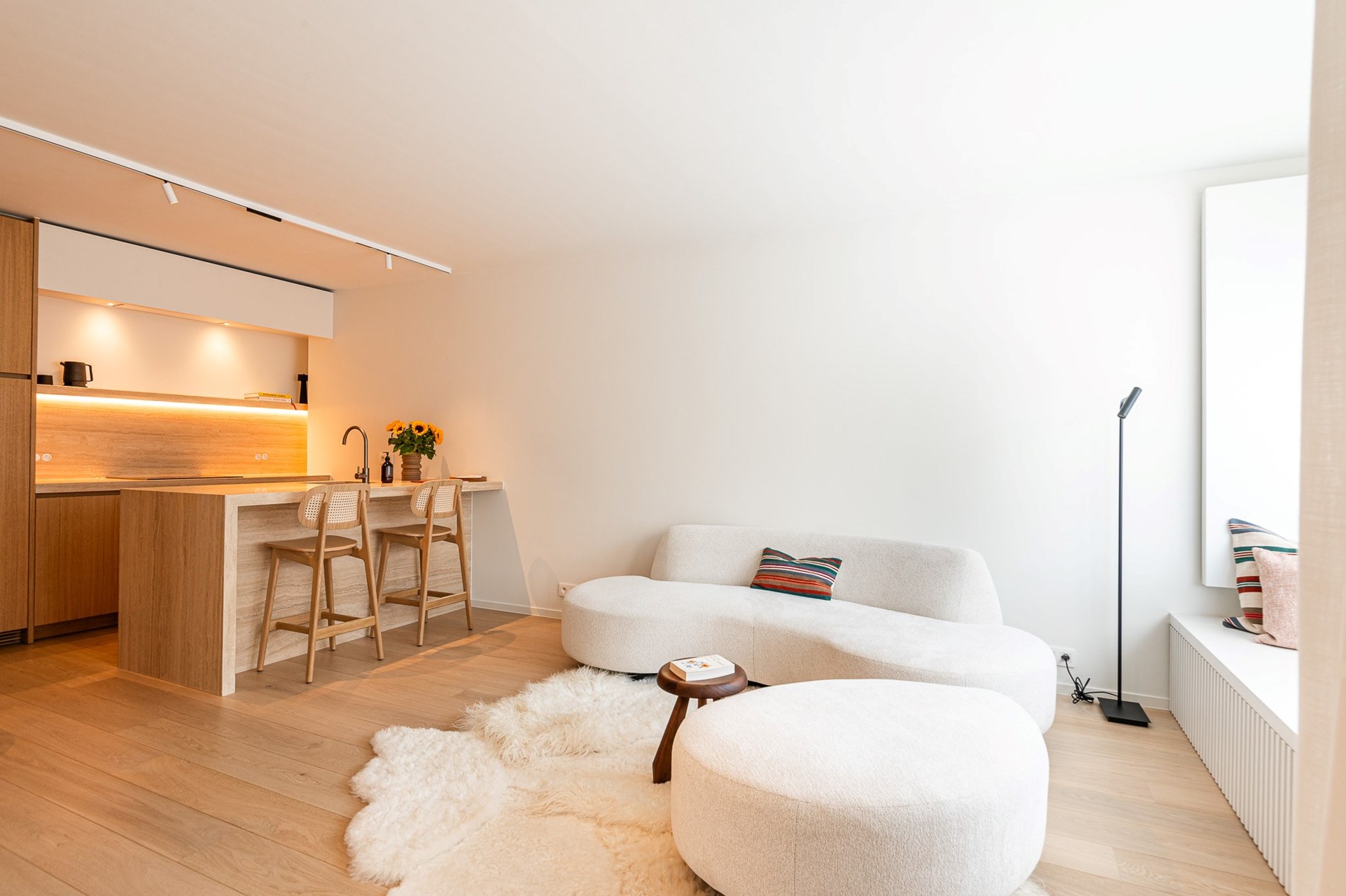 Prachtig gerenoveerd 3-slaapkamer appartement met terras en mooi zijdelings zeezicht gelegen in het centrum van Knokke op enkele meters van het strand.  foto 16