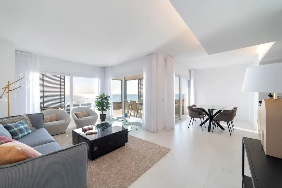 Geniet van de eerste lijn aan zee: luxe appartementen in Punta Prima foto 4