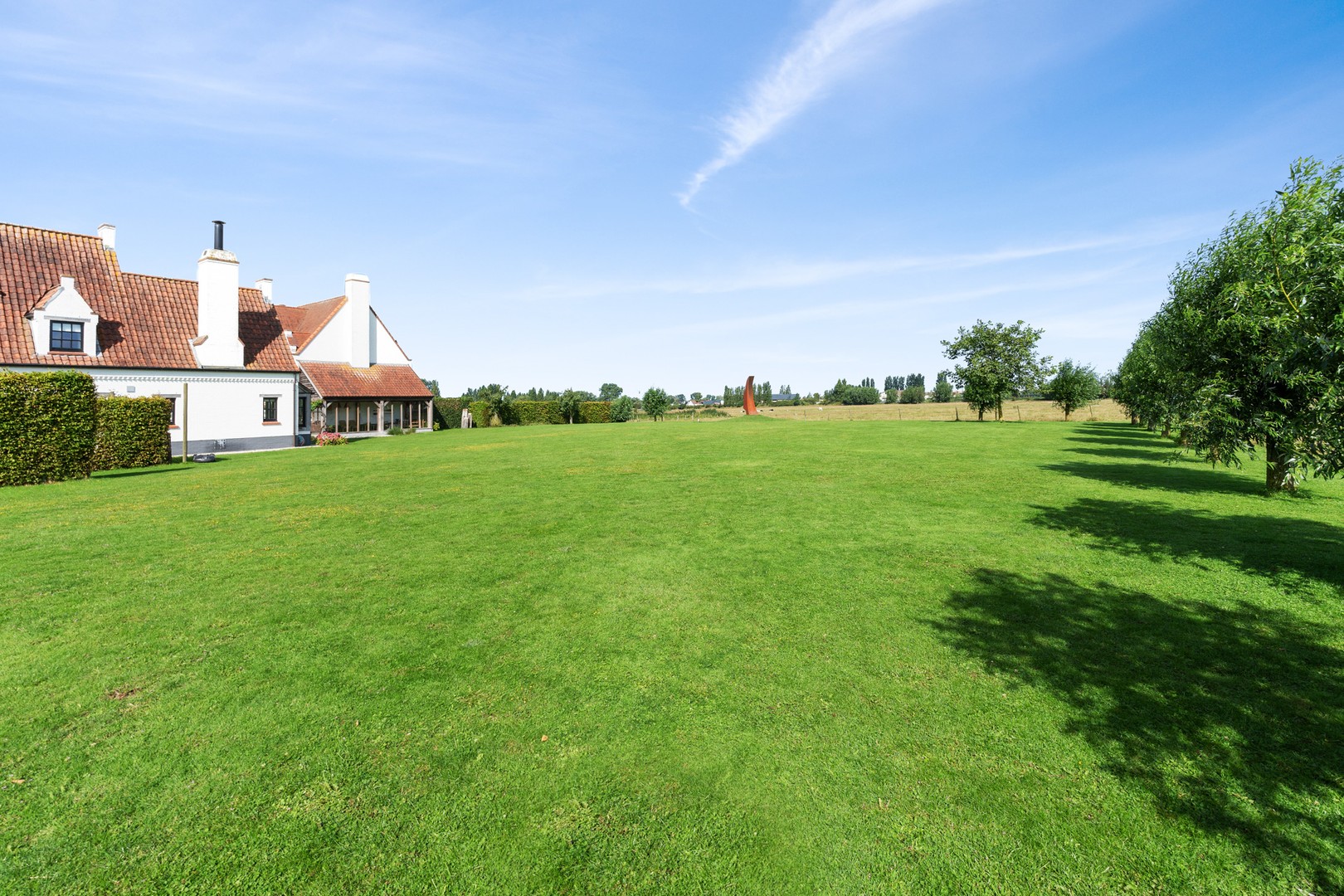 Hedendaagse villa gelegen op een terrein van 2.648m² genietend van open zicht over de Polders. foto 17