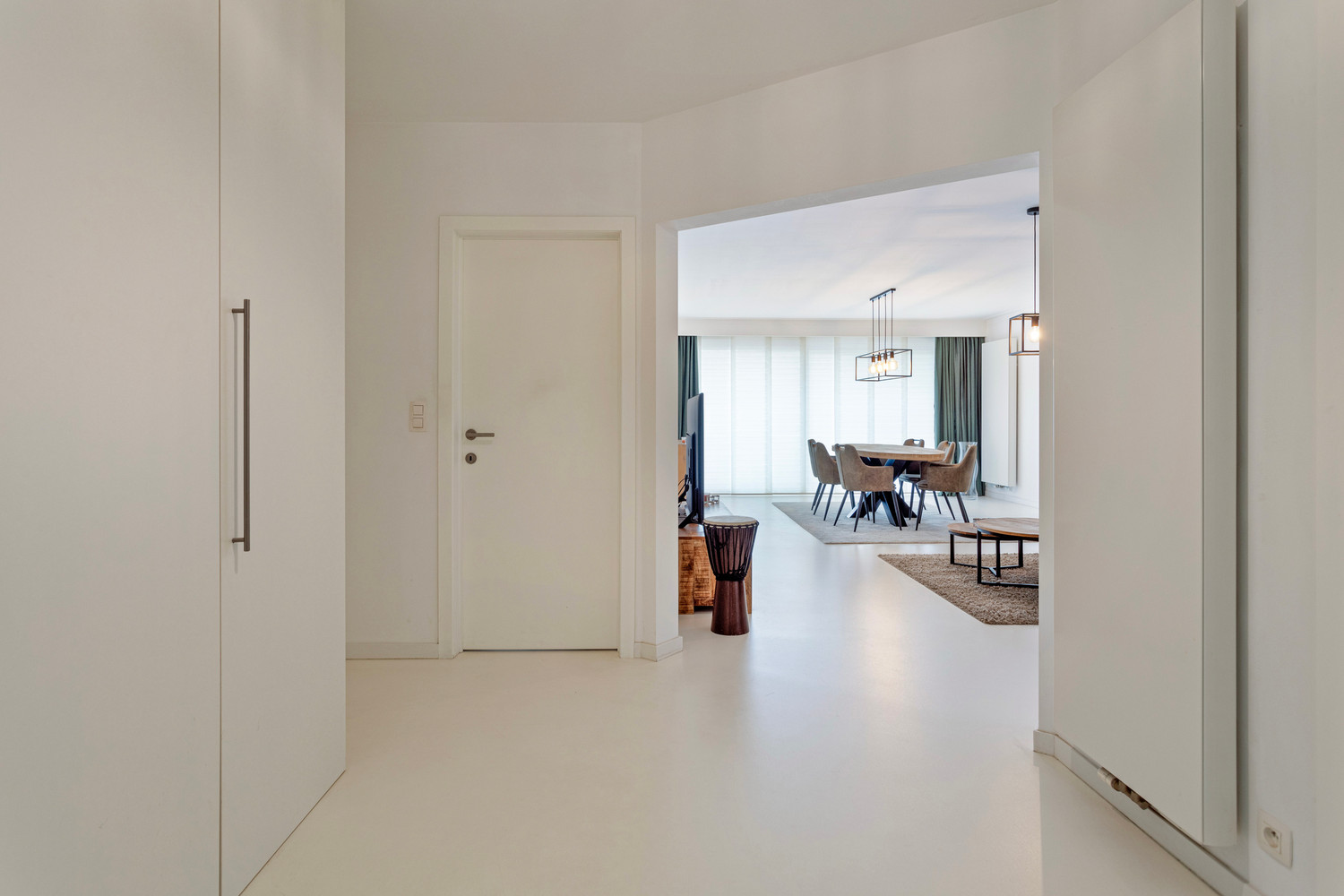 Instapklaar trendy appartement op wandelafstand van het Boekenberg Park met 3 slks, ruim terras en garagebox! foto 8