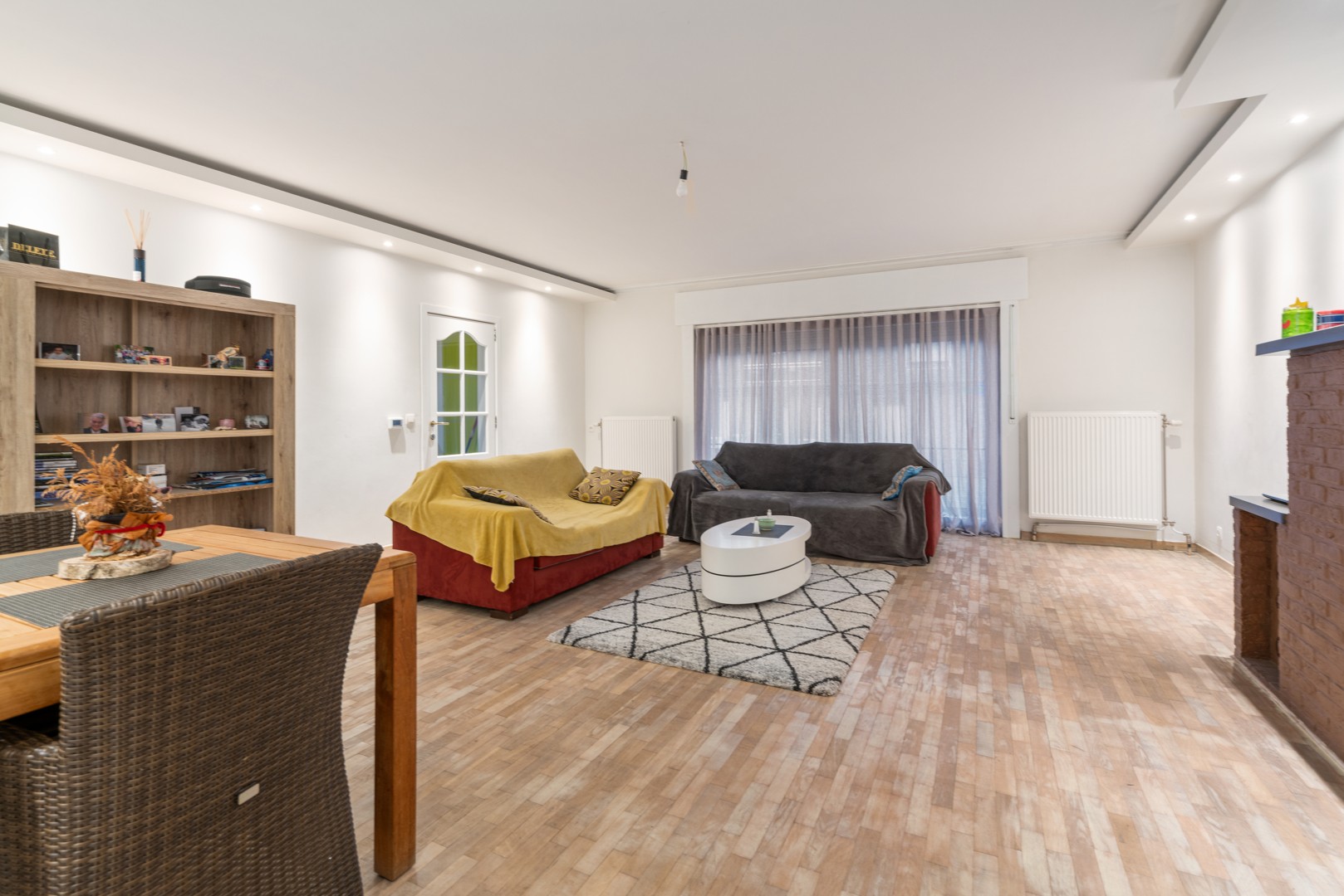 Ruim duplex-appartement met drie slaapkamers & garage te Harelbeke! foto 3
