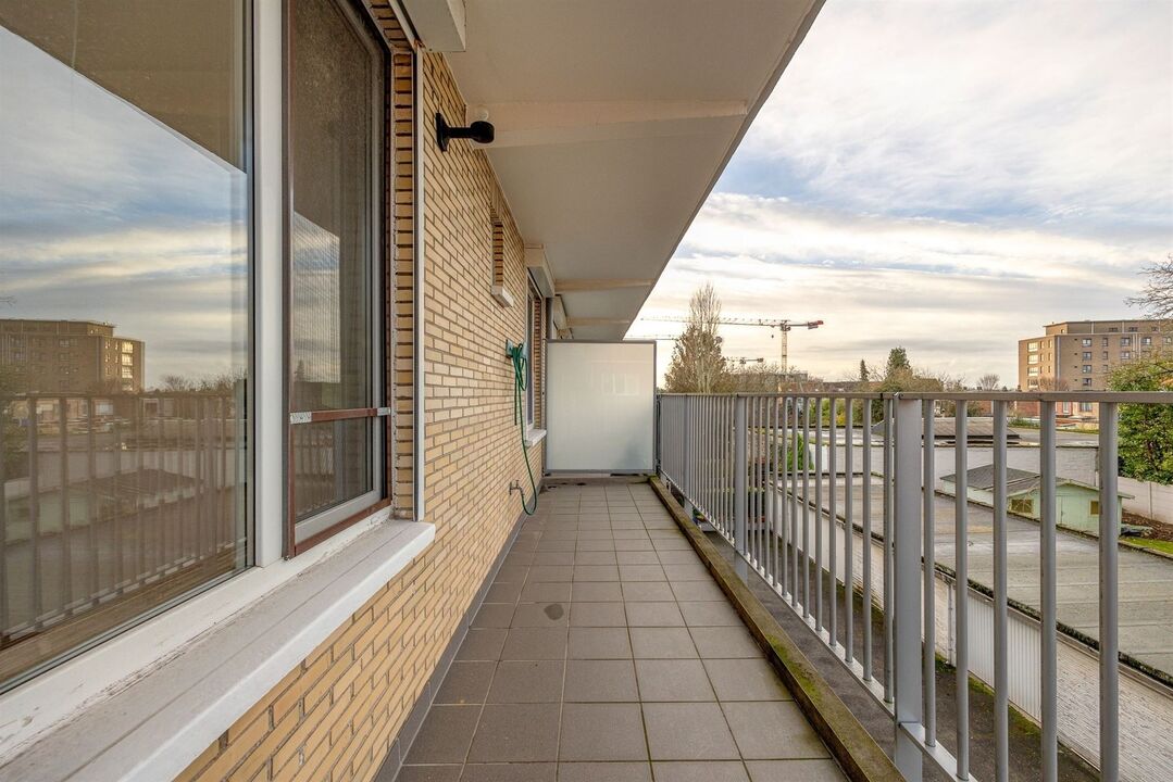 Appartement met 2 slaapkamers en terras (15m²) centrum Wilrijk foto 1