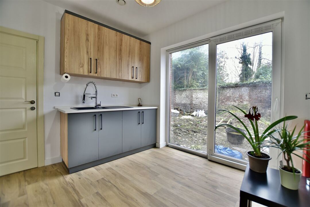 Recente woning met praktijkruimte, 3 slpks & garage op een centrale ligging in Grembergen foto 10