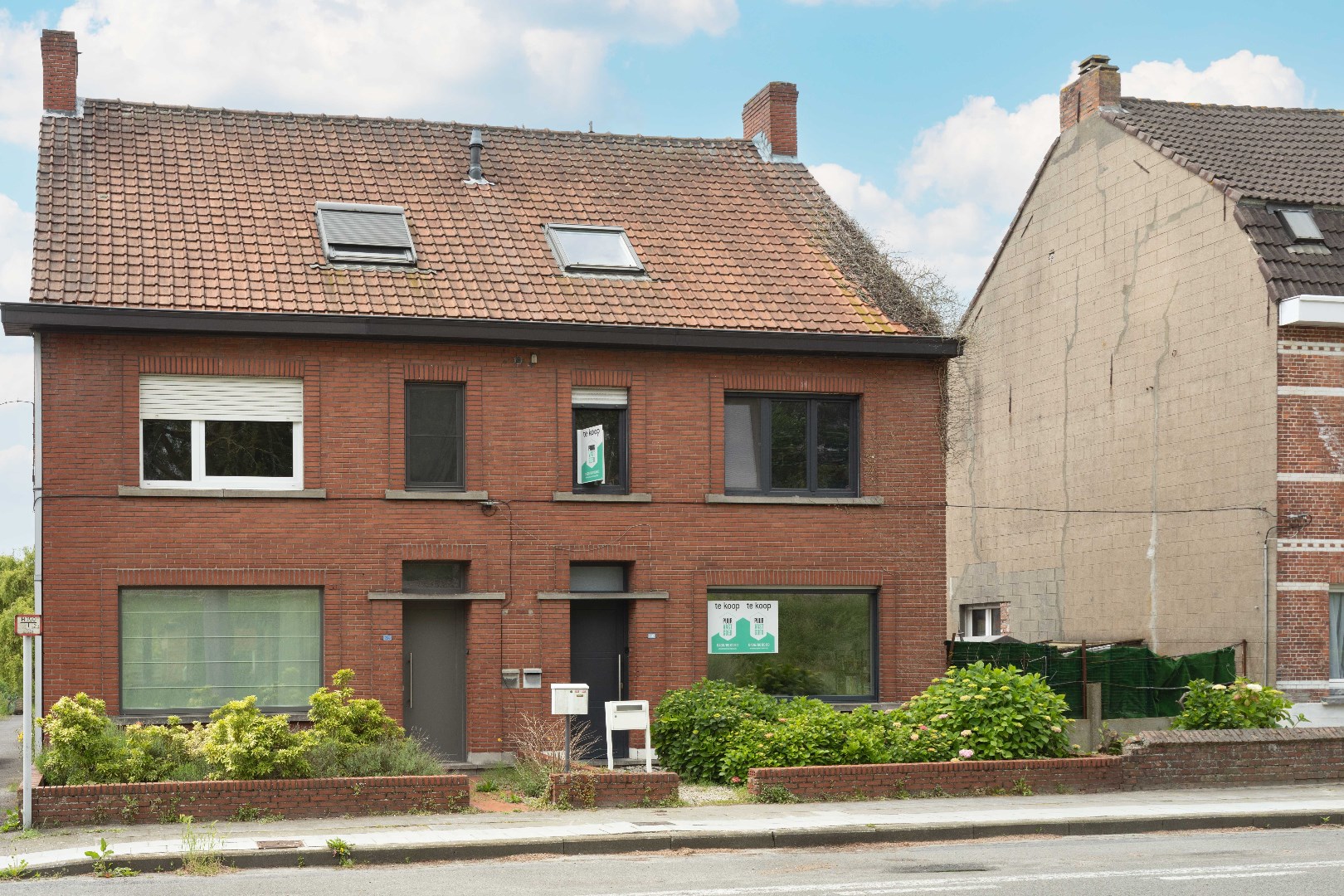 Uitgebouwde woning met 21 zonnepanelen, leuke tuin nabij het station te Sint-Michiels. foto 22