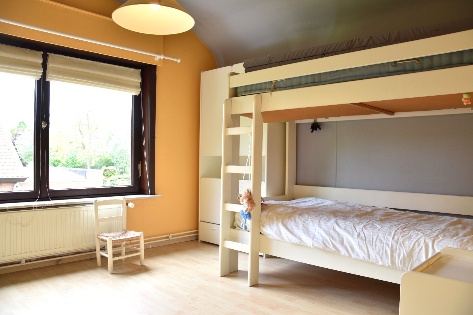 Goed onderhouden woning met 3 slaapkamers, garage en zonnige tuin te koop in Wevelgem foto 9