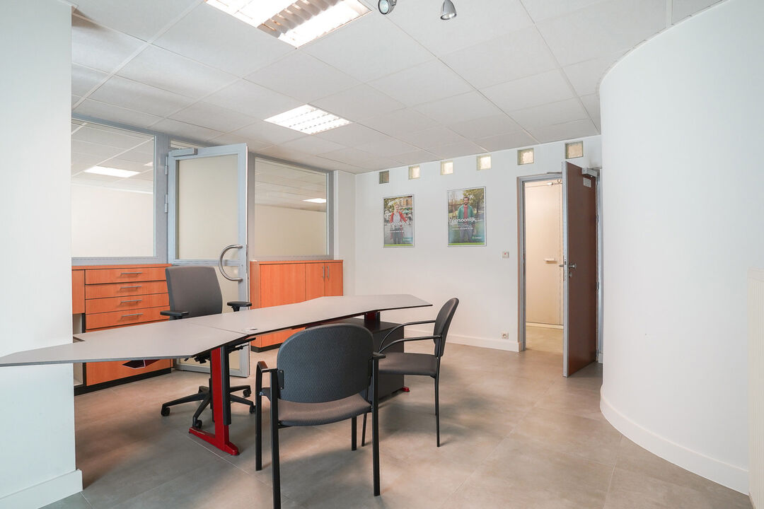 Moderne kantoorruimte met 5 parkeerplaatsen te Puurs-Sint-Amands foto 9