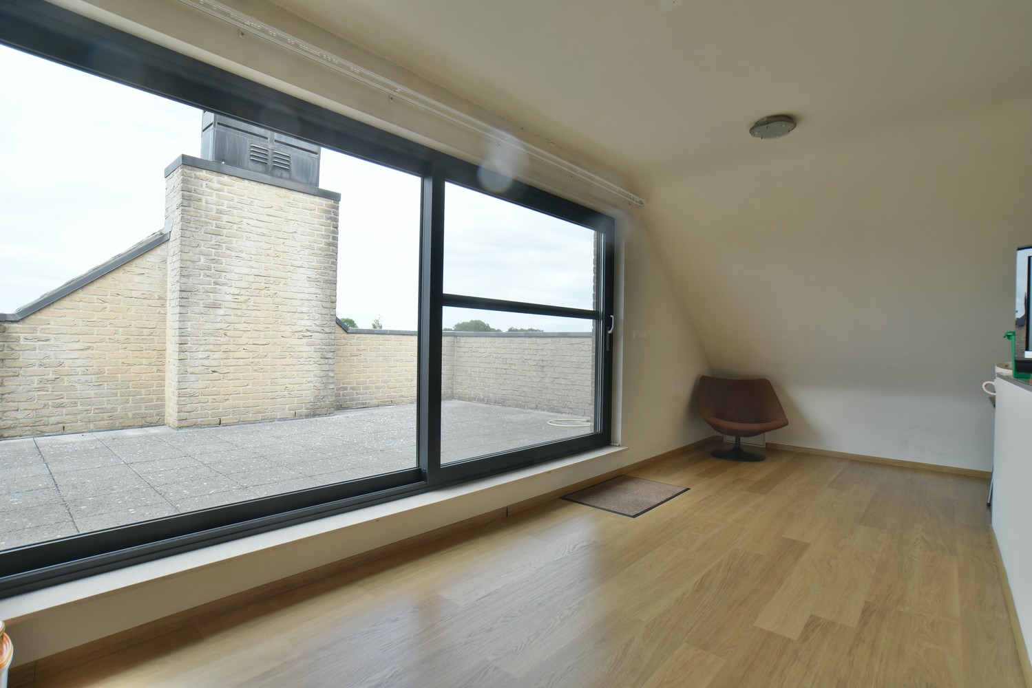 Klassevol penthouse van 318 m² met 4 slaapkamers, 2 badkamers en 2 garages, rustig gelegen in het centrum van Lanaken foto 20