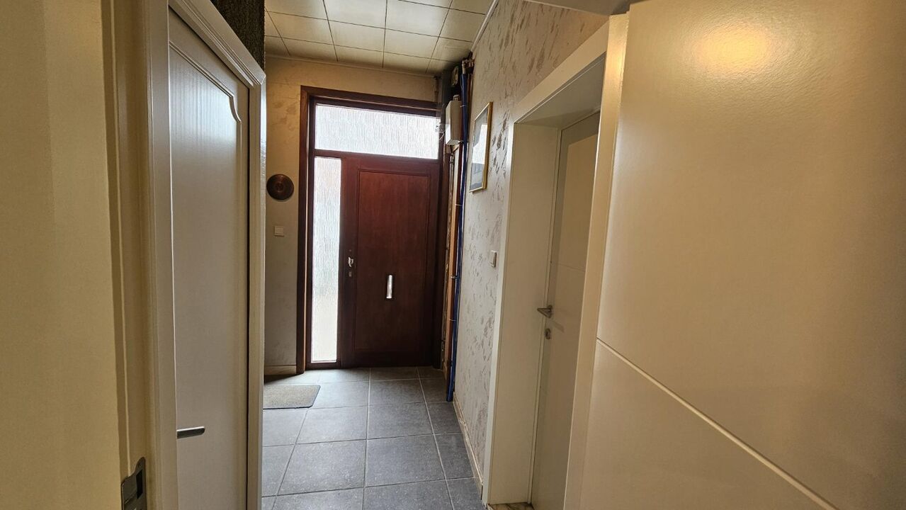  Comfortabele halfopen woning met 3 slaapkamers gelegen op een perceel van 13a65ca.  foto 2