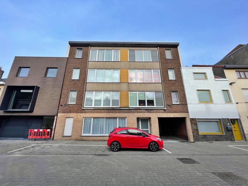 Op te frissen en energiezuinig appartement met terras te Oostende foto 1