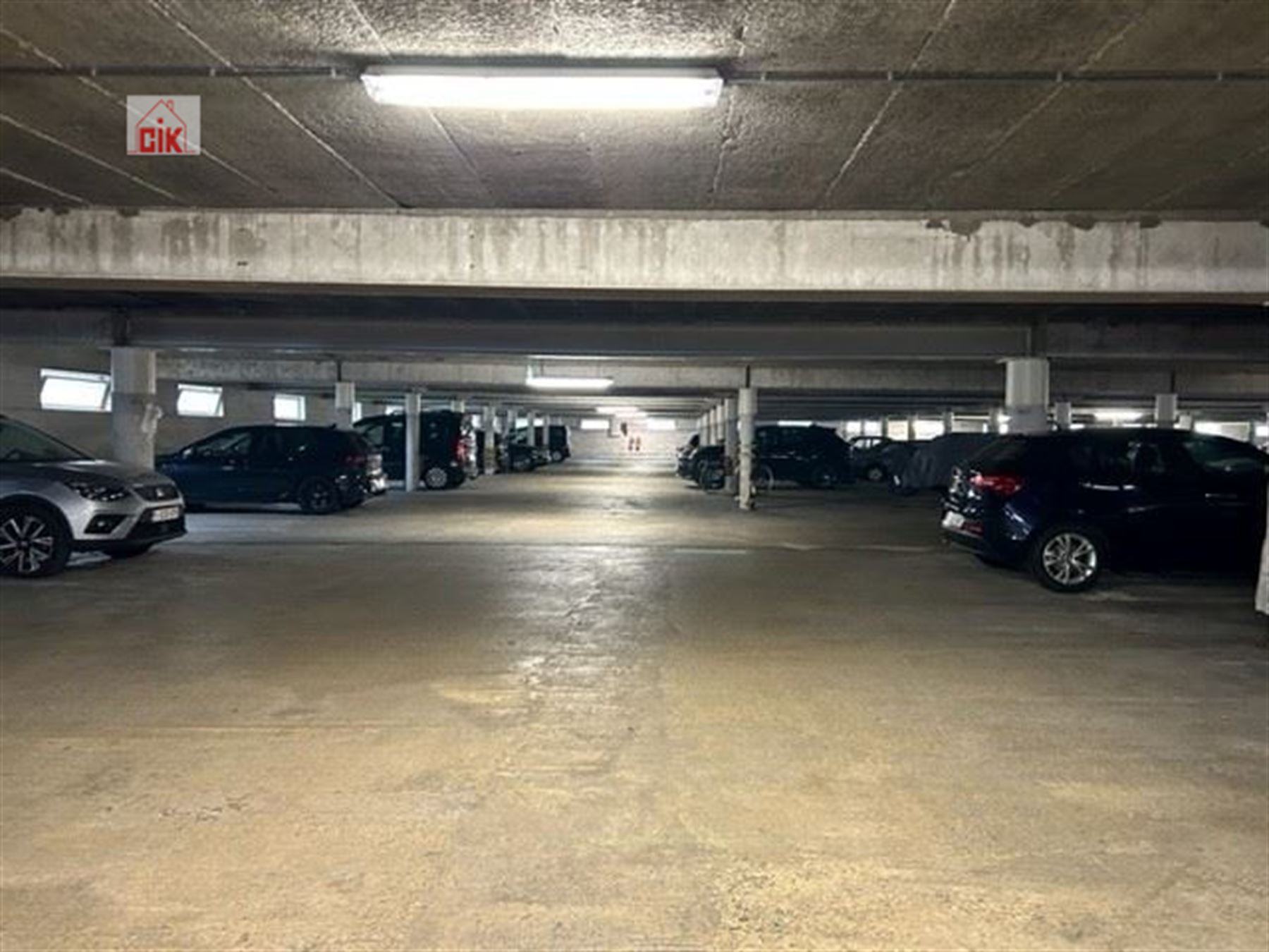 Een lot van 32 autostaanplaatsen in een garagecomplex foto 1