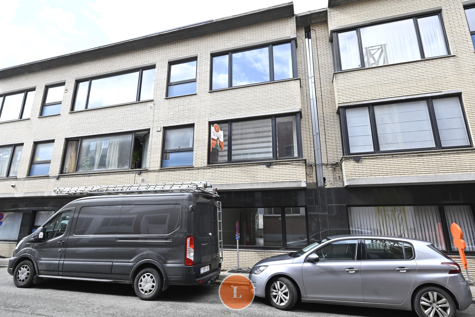 Opbrengst appartement met 2 slaapkamers en garage te koop in Roeselare! foto 1