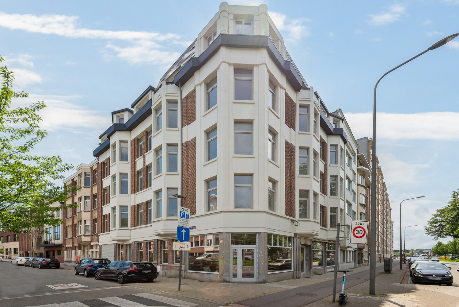 Prachtig gerenoveerd appartement met 2 slaapkamers in rustige straat te koop te Antwerpen foto 16