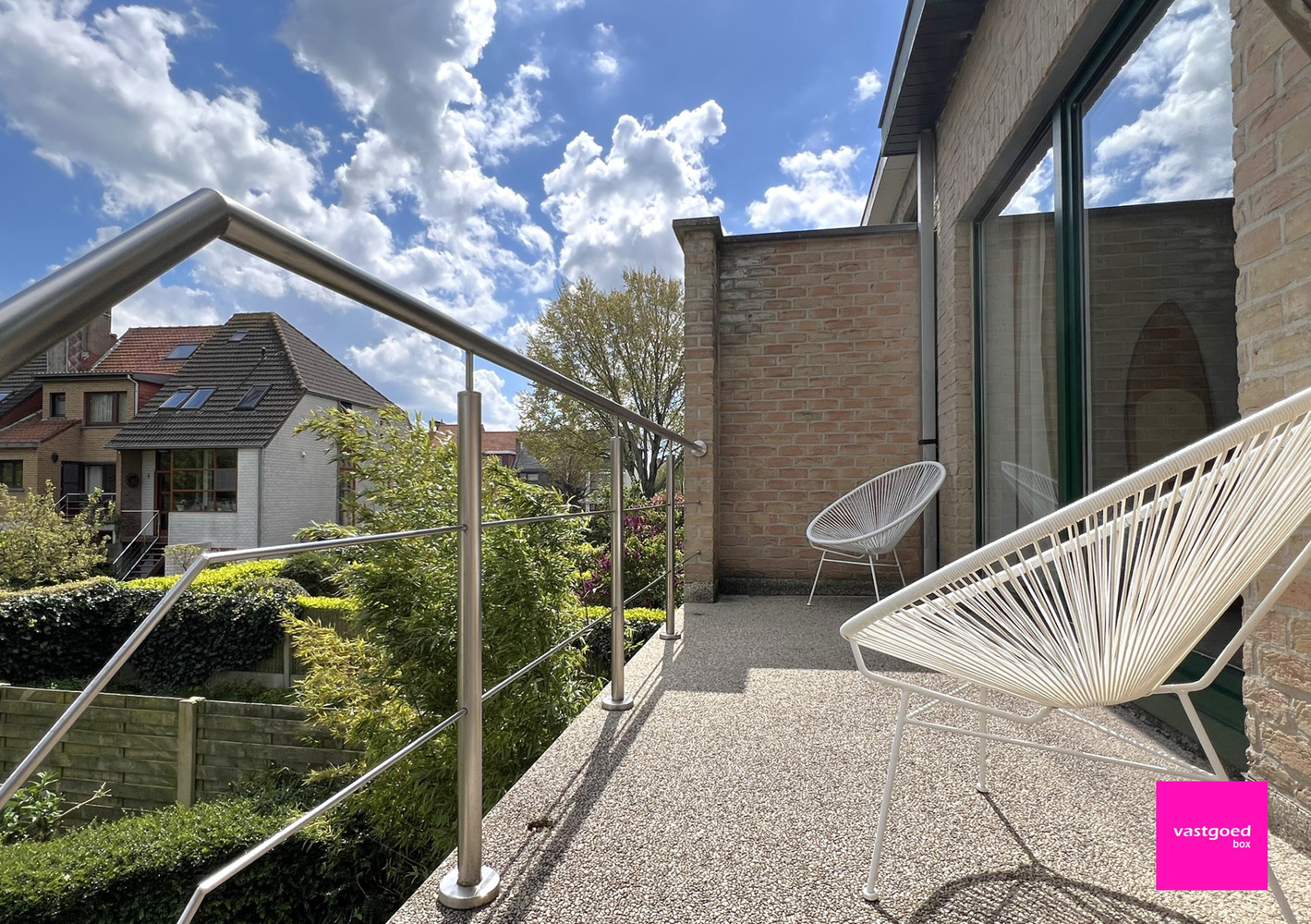 Gerenoveerde halfopen bel-étagewoning met tuin en grote garage, Oostende foto 2