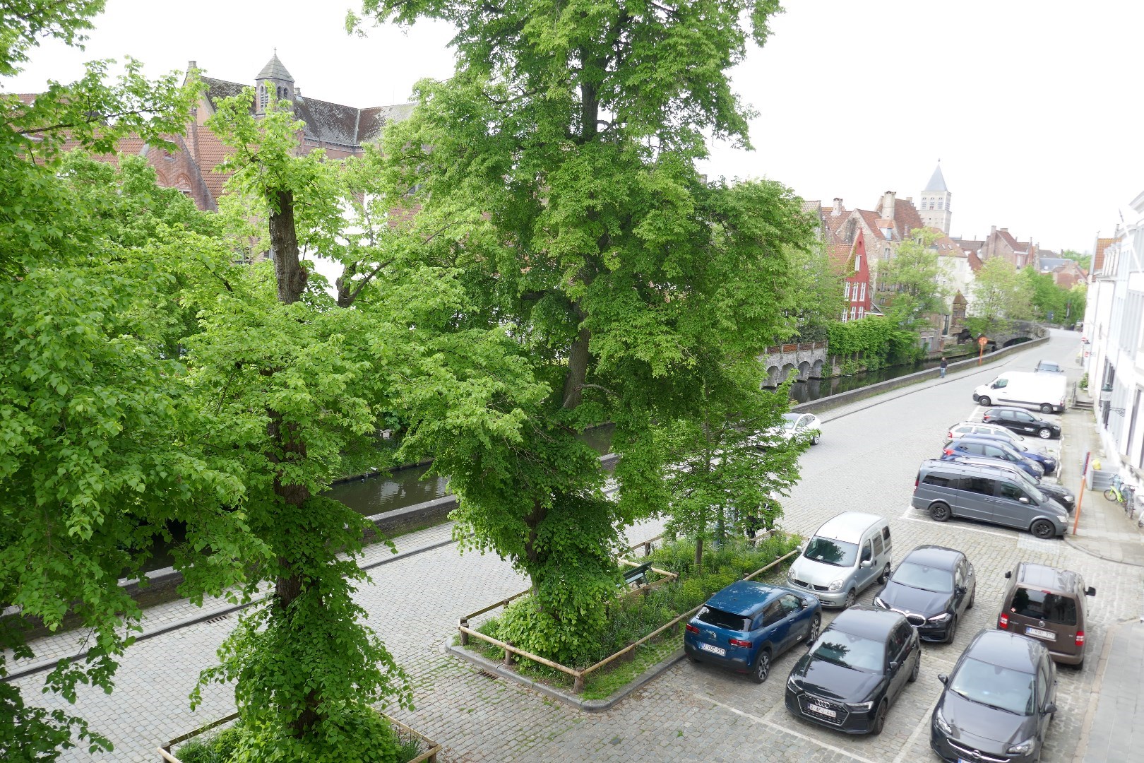 Steeds vernieuwend appartement met zonneterras en prachtig zicht op de Augustijnrei in hartje Brugge. foto 2