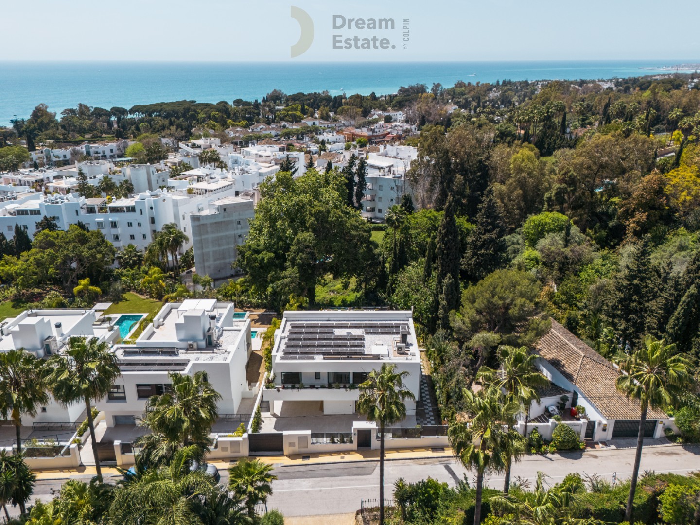 Moderne luxe villa langs de Golden Mile, Marbella. foto 1