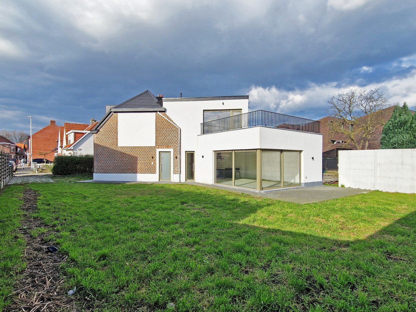 Volledig gerenoveerd huis te koop in Wijnegem! foto 1