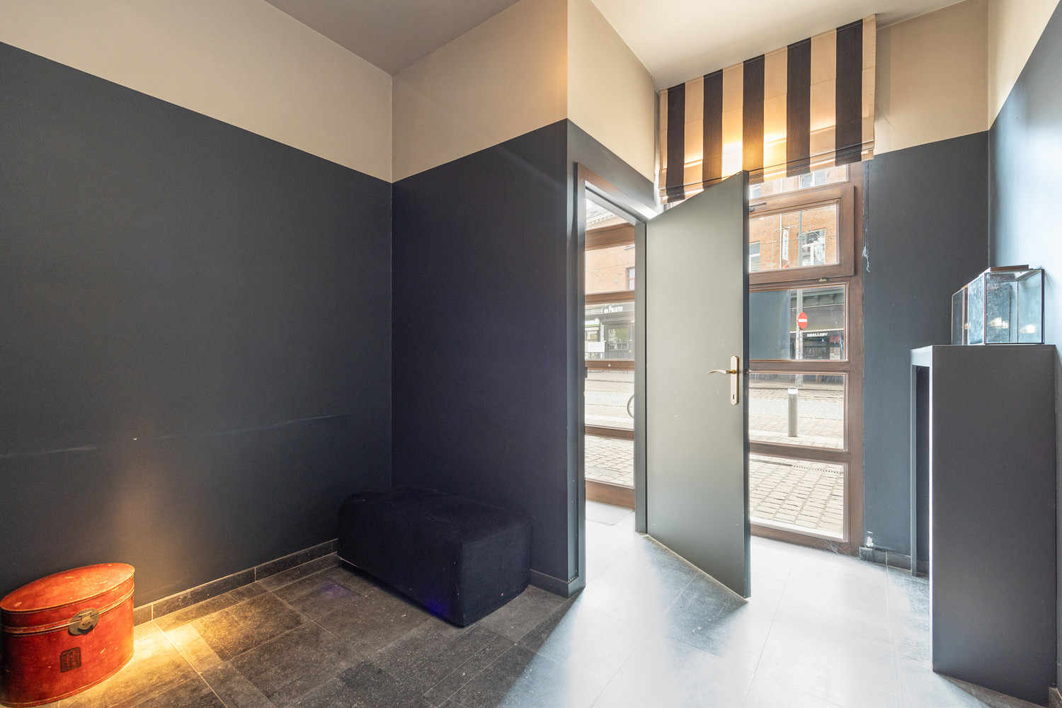 Gelijkvloers appartement  101m² met buitenruimte 20m² en ruime kelder op toplocatie aan het Mechelseplein in hartje Antwerpen foto 22