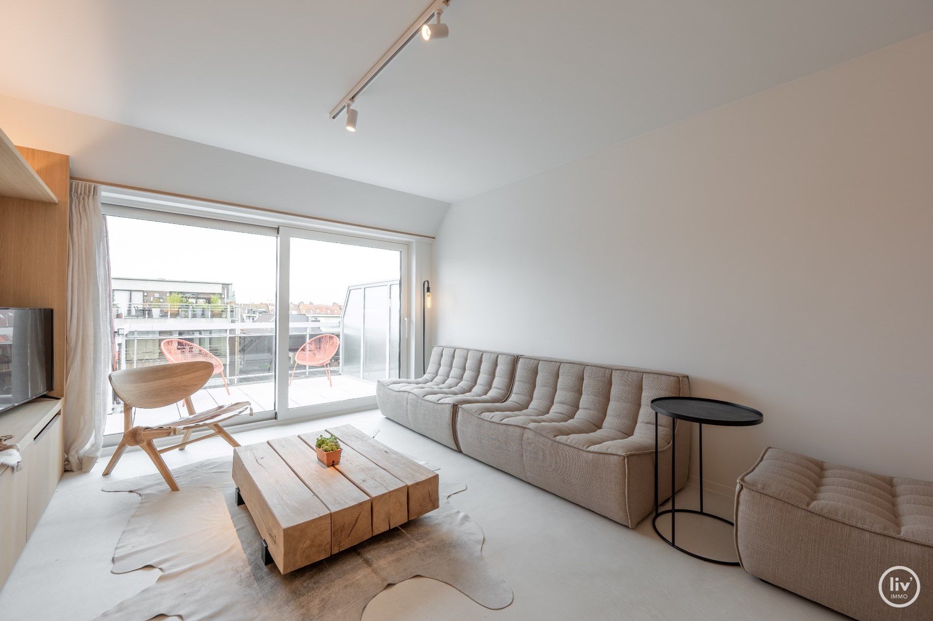 Prachtig gerenoveerd duplex appartement met ruim Westgericht terras gelegen op de Lippenslaan te Knokke. foto 8