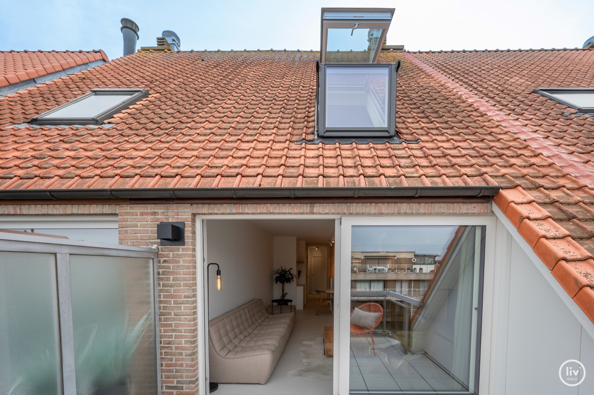 Prachtig gerenoveerd duplex appartement met ruim Westgericht terras gelegen op de Lippenslaan te Knokke. foto 39