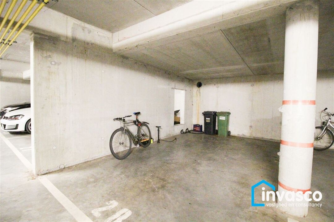 Zeer ruime staanplaats in ondergrondse garage foto 6