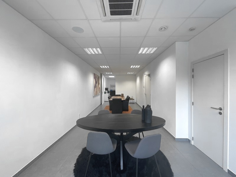 Mooi kantoor of commerciële ruimte in het centrum van Beveren met grote visibiliteit foto 2