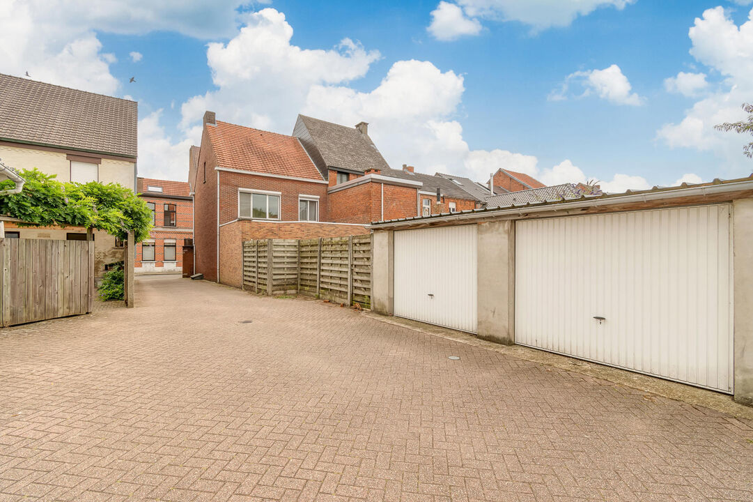Het betreft een gezinswoning met terras, tuin en dubbele garage gelegen op een perceel van ca. 317m² in het centrum van Turnhout. foto 17