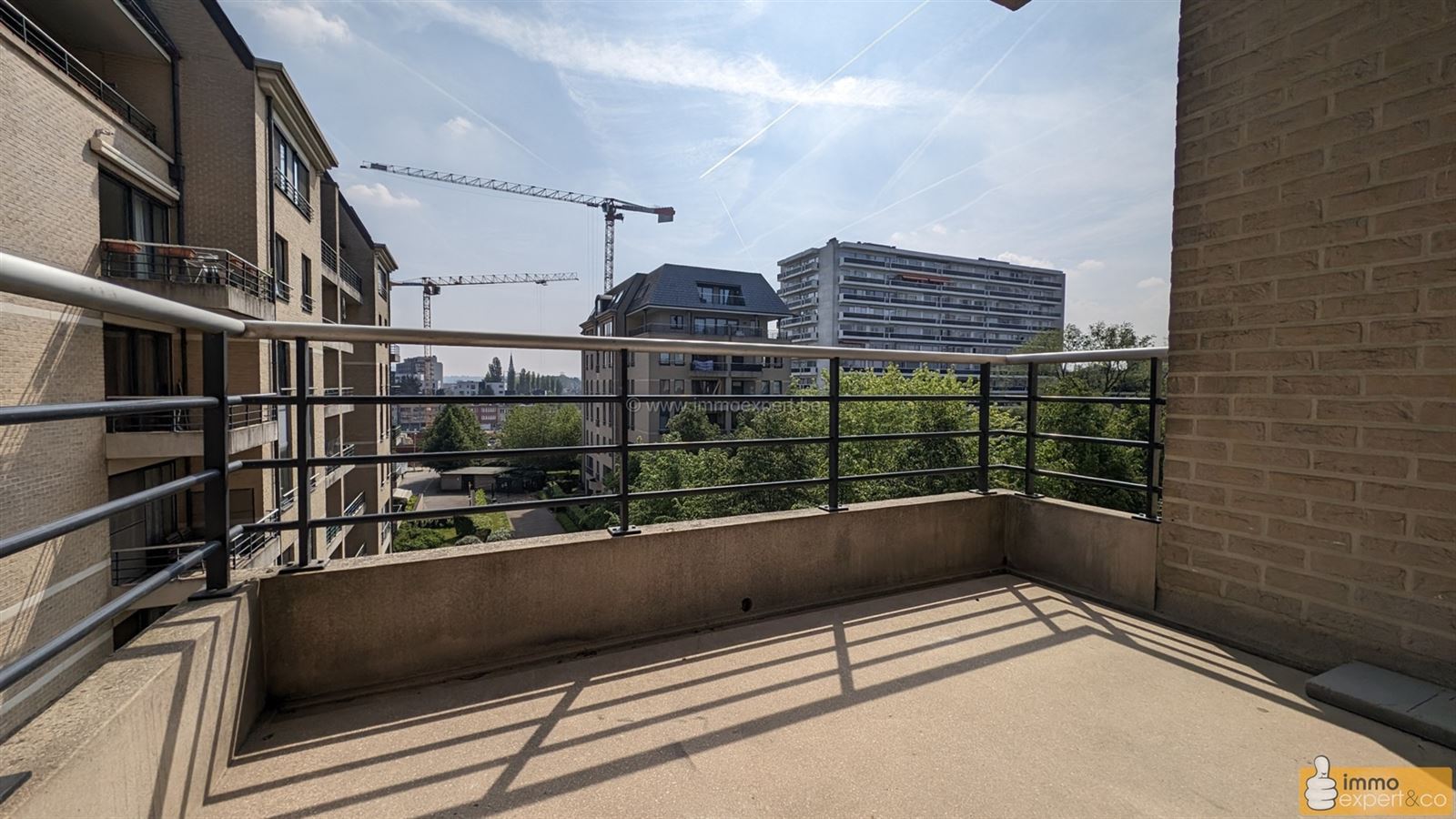 ANDERLECHT: Prachtig instapklaar 2 slpks app. met balkon foto 11