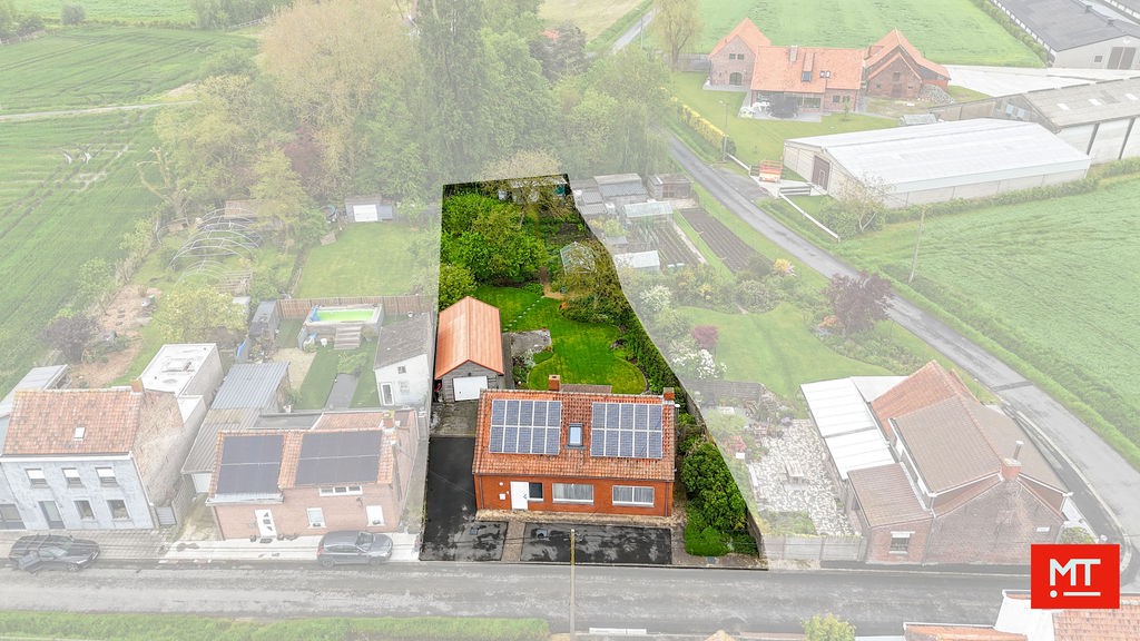 Alleenstaande woning met 3 slpk, tuin en garage op 1.100 m² op een landelijke locatie in Kruiseke foto 2