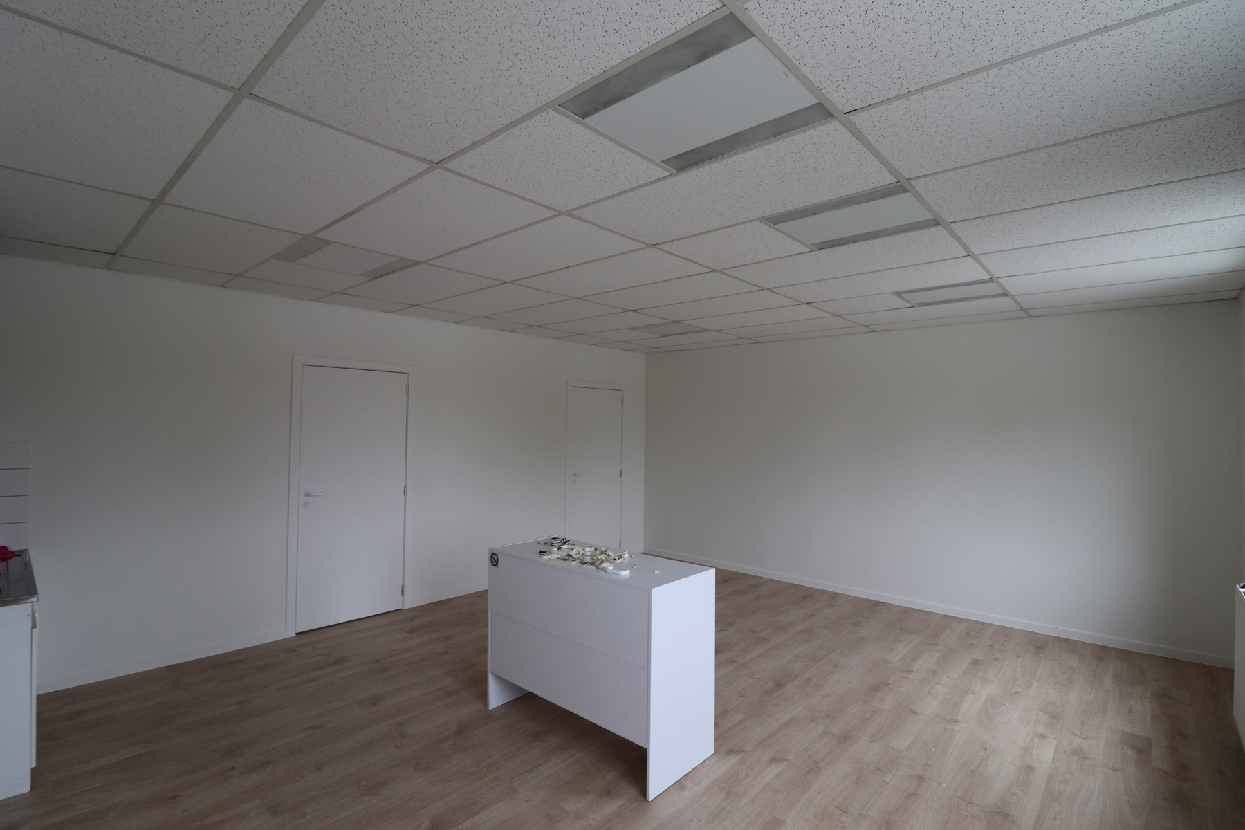 Ruime kantoorruimte van ca. 150m² op de 1ste verdieping met voldoende parking -  Gelegen aan de Ring van Herentals. foto 6
