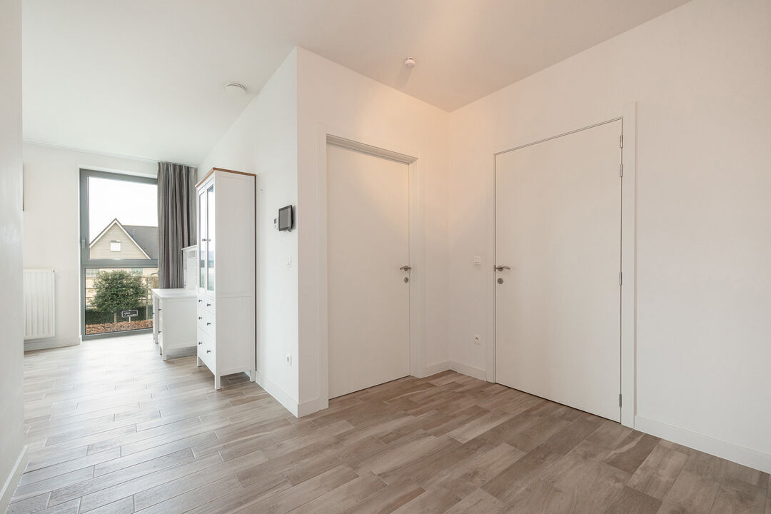 Recent en ruim (81 m²) erkend assistentie-appartement met terras en garage op een centrale ligging. foto 2