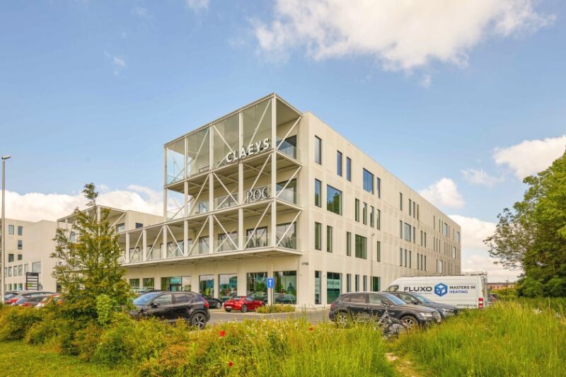 Roeselare - centrum : Kantoorruimtes van in totaal 535m² bruto en terrassen op commerciële ligging foto 1