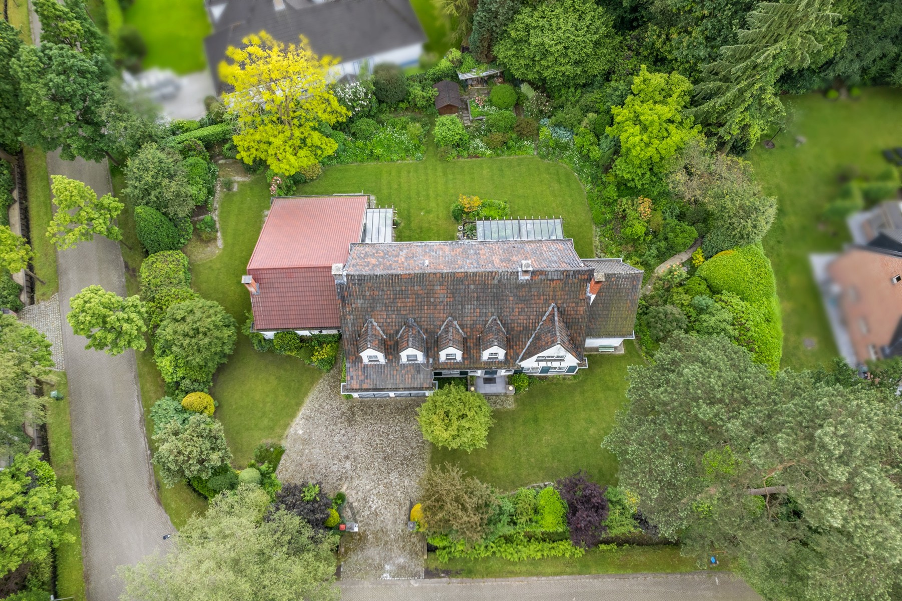 Prachtige ruime villa in een rustige en groene omgeving foto 3