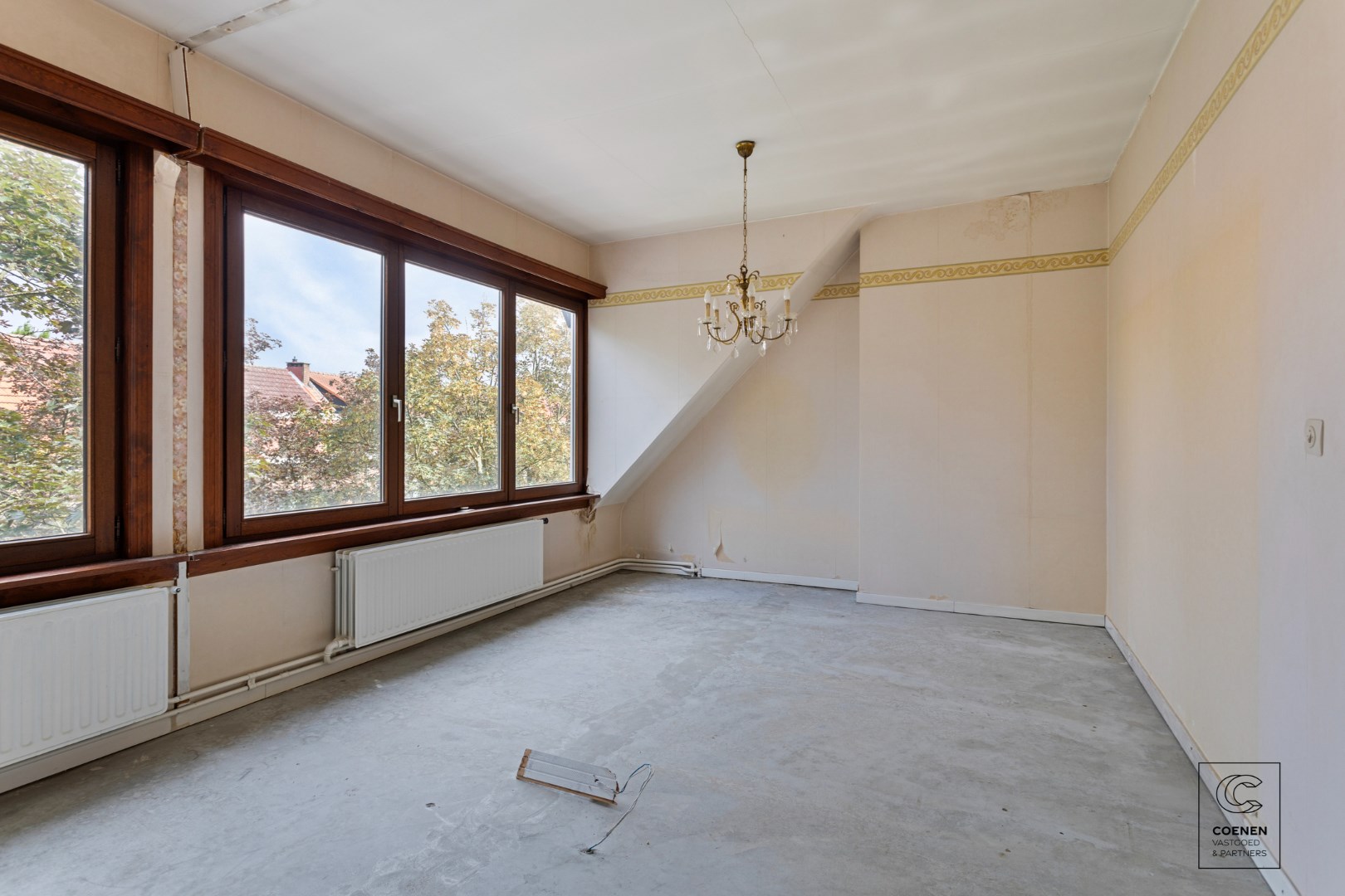 Te renoveren bel-étage woning (147 m² bew. opp.) met 2 slaapkamers en tuin, centraal gelegen in Borsbeek! foto 12